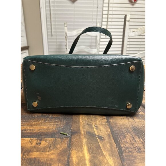 Micheal kors leather green voyager. Preowned a few spots inside